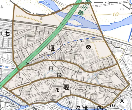堰とその周辺の地図。町の範囲を重ねている