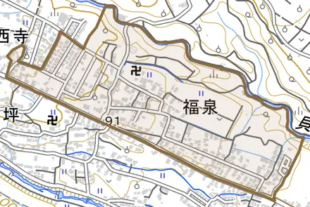 福泉とその周辺の地図。町の範囲を重ねている