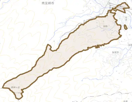 狩野とその周辺の地図。町の範囲を重ねている