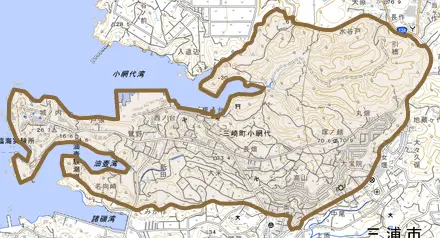 三崎町小網代とその周辺の地図。町の範囲を重ねている