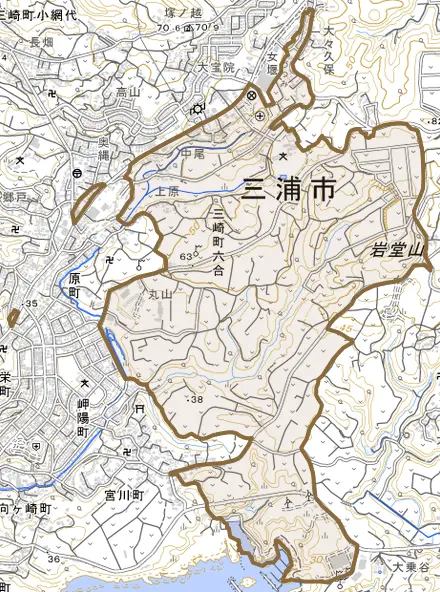 三崎町六合とその周辺の地図。町の範囲を重ねている