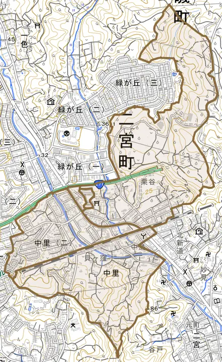 中里とその周辺の地図。町の範囲を重ねている