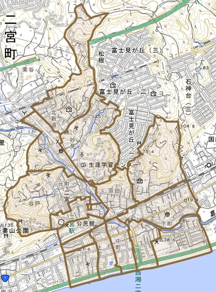 二宮とその周辺の地図。町の範囲を重ねている