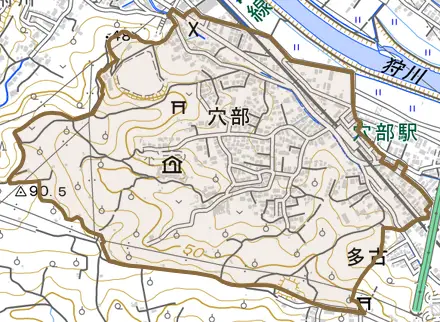 穴部とその周辺の地図。町の範囲を重ねている