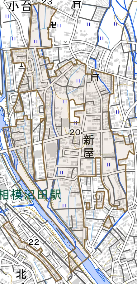 新屋とその周辺の地図。町の範囲を重ねている