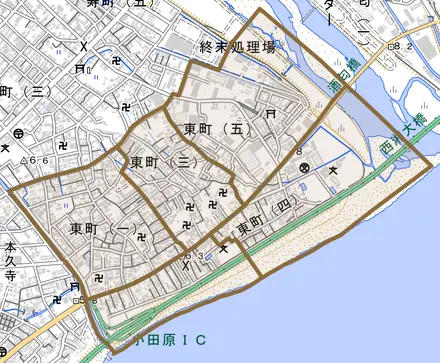 東町とその周辺の地図。町の範囲を重ねている