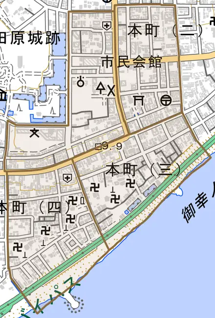 本町とその周辺の地図。町の範囲を重ねている