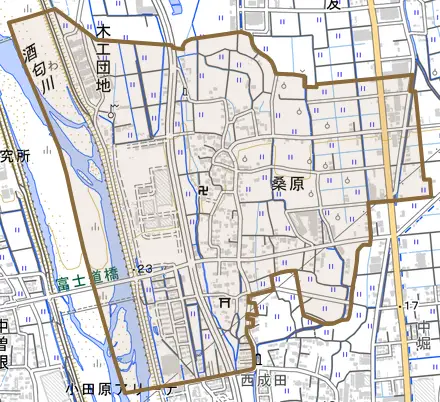 桑原とその周辺の地図。町の範囲を重ねている