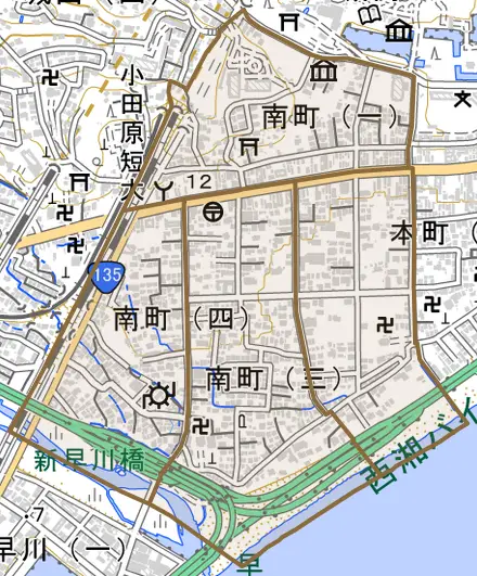 南町とその周辺の地図。町の範囲を重ねている