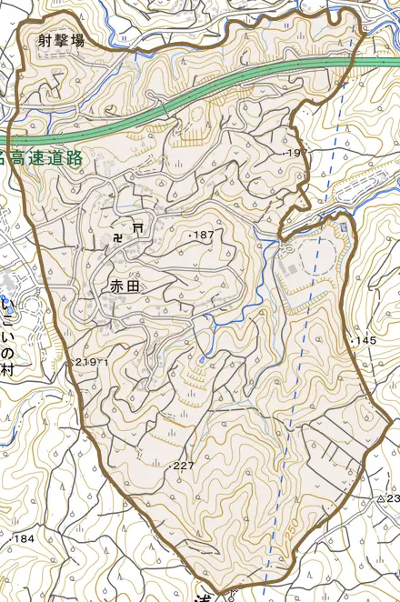 赤田とその周辺の地図。町の範囲を重ねている