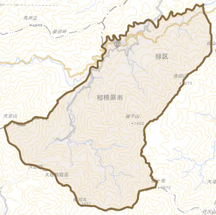 青根とその周辺の地図。町の範囲を重ねている