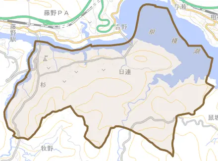 日連とその周辺の地図。町の範囲を重ねている