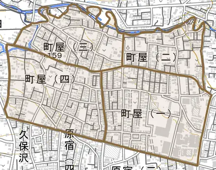 町屋とその周辺の地図。町の範囲を重ねている