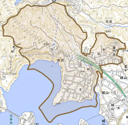 中沢とその周辺の地図。町の範囲を重ねている