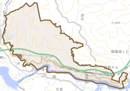 小渕とその周辺の地図。町の範囲を重ねている