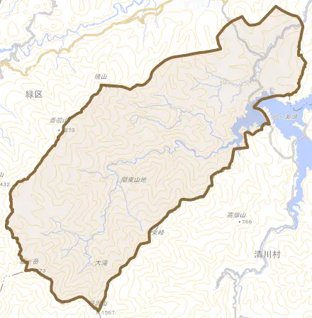 鳥屋とその周辺の地図。町の範囲を重ねている