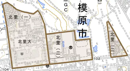 北里とその周辺の地図。町の範囲を重ねている