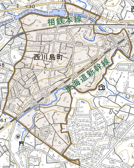 西川島町とその周辺の地図。町の範囲を重ねている