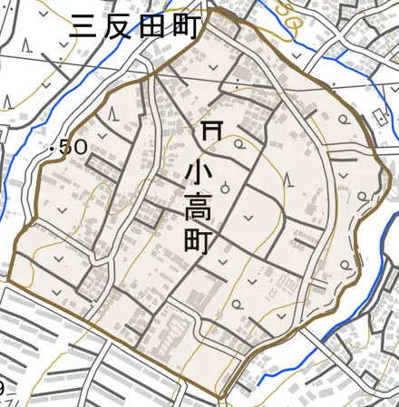 小高町とその周辺の地図。町の範囲を重ねている