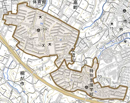 左近山とその周辺の地図。町の範囲を重ねている