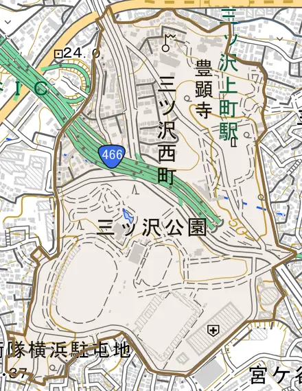 三ツ沢西町とその周辺の地図。町の範囲を重ねている