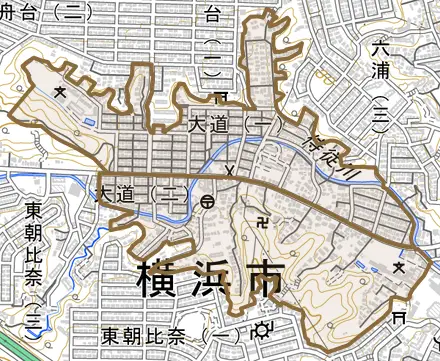 大道とその周辺の地図。町の範囲を重ねている