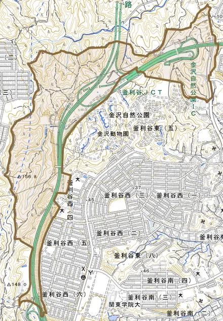 釜利谷町とその周辺の地図。町の範囲を重ねている