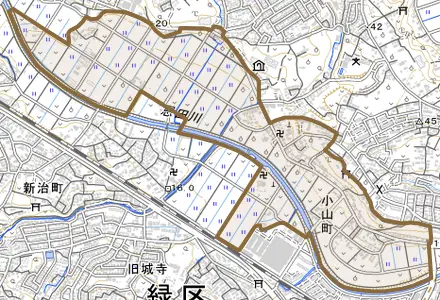 小山町とその周辺の地図。町の範囲を重ねている