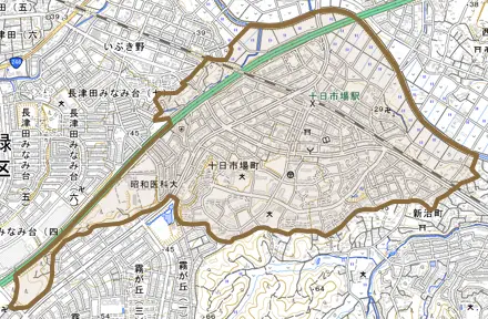 十日市場町とその周辺の地図。町の範囲を重ねている