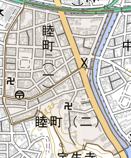 睦町とその周辺の地図。町の範囲を重ねている