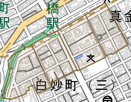 高根町とその周辺の地図。町の範囲を重ねている