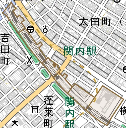 港町とその周辺の地図。町の範囲を重ねている