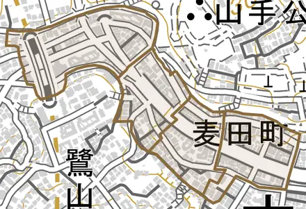 麦田町とその周辺の地図。町の範囲を重ねている