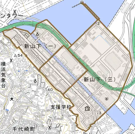 新山下とその周辺の地図。町の範囲を重ねている