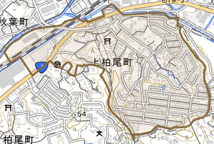 上柏尾町とその周辺の地図。町の範囲を重ねている