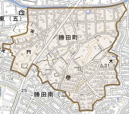 勝田町とその周辺の地図。町の範囲を重ねている