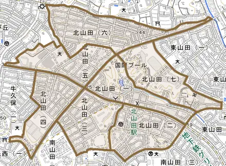 北山田とその周辺の地図。町の範囲を重ねている