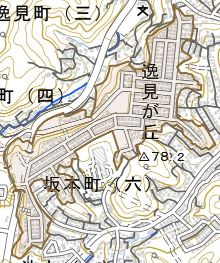 逸見が丘とその周辺の地図。町の範囲を重ねている