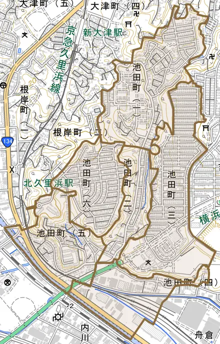 池田町とその周辺の地図。町の範囲を重ねている