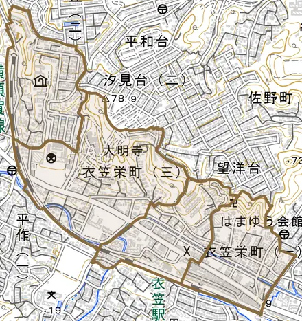 衣笠栄町とその周辺の地図。町の範囲を重ねている