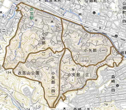 小矢部とその周辺の地図。町の範囲を重ねている