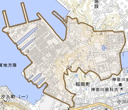 楠ケ浦町とその周辺の地図。町の範囲を重ねている
