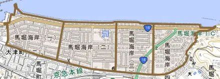 馬堀海岸とその周辺の地図。町の範囲を重ねている