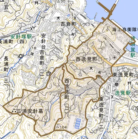 西逸見町とその周辺の地図。町の範囲を重ねている