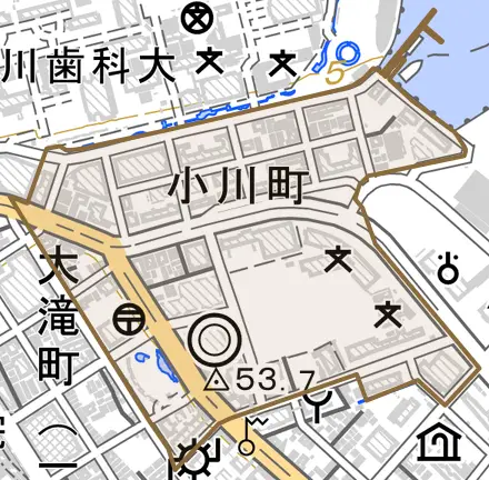小川町とその周辺の地図。町の範囲を重ねている