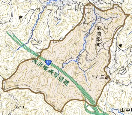 田浦泉町とその周辺の地図。町の範囲を重ねている