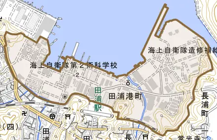 田浦港町とその周辺の地図。町の範囲を重ねている