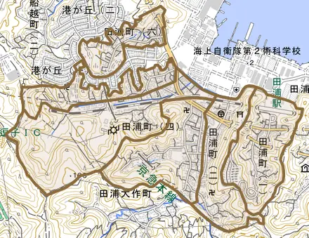 田浦町とその周辺の地図。町の範囲を重ねている