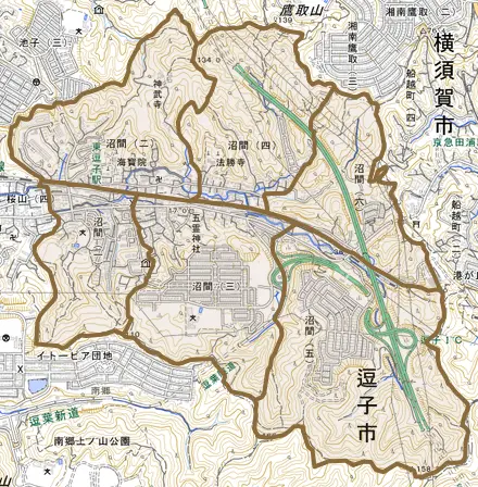 沼間とその周辺の地図。町の範囲を重ねている