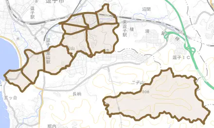桜山とその周辺の地図。町の範囲を重ねている